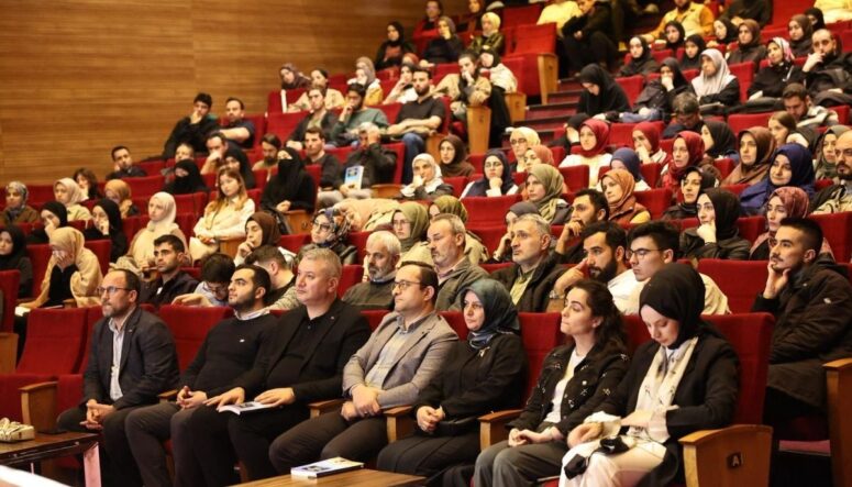 Serdivan’da Taha Kılınç Söyleşisine Yoğun İlgi