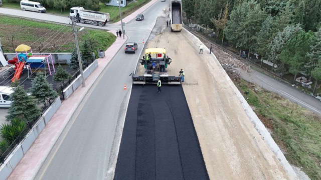 Yol bakım ve onarım çalışması, asfalt serimi.