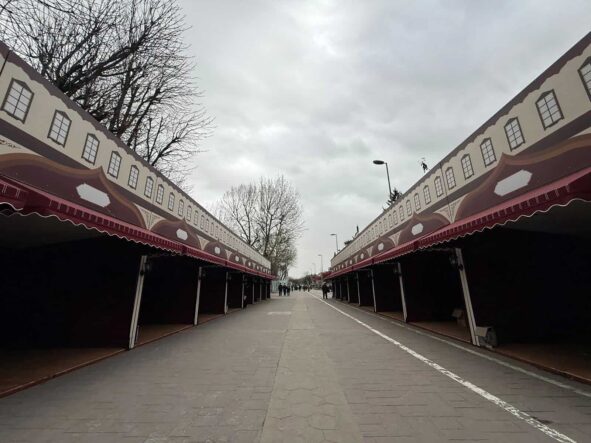 Geleneksel hale gelen Kitap Sokağı Ramazan’a hazırlanıyor