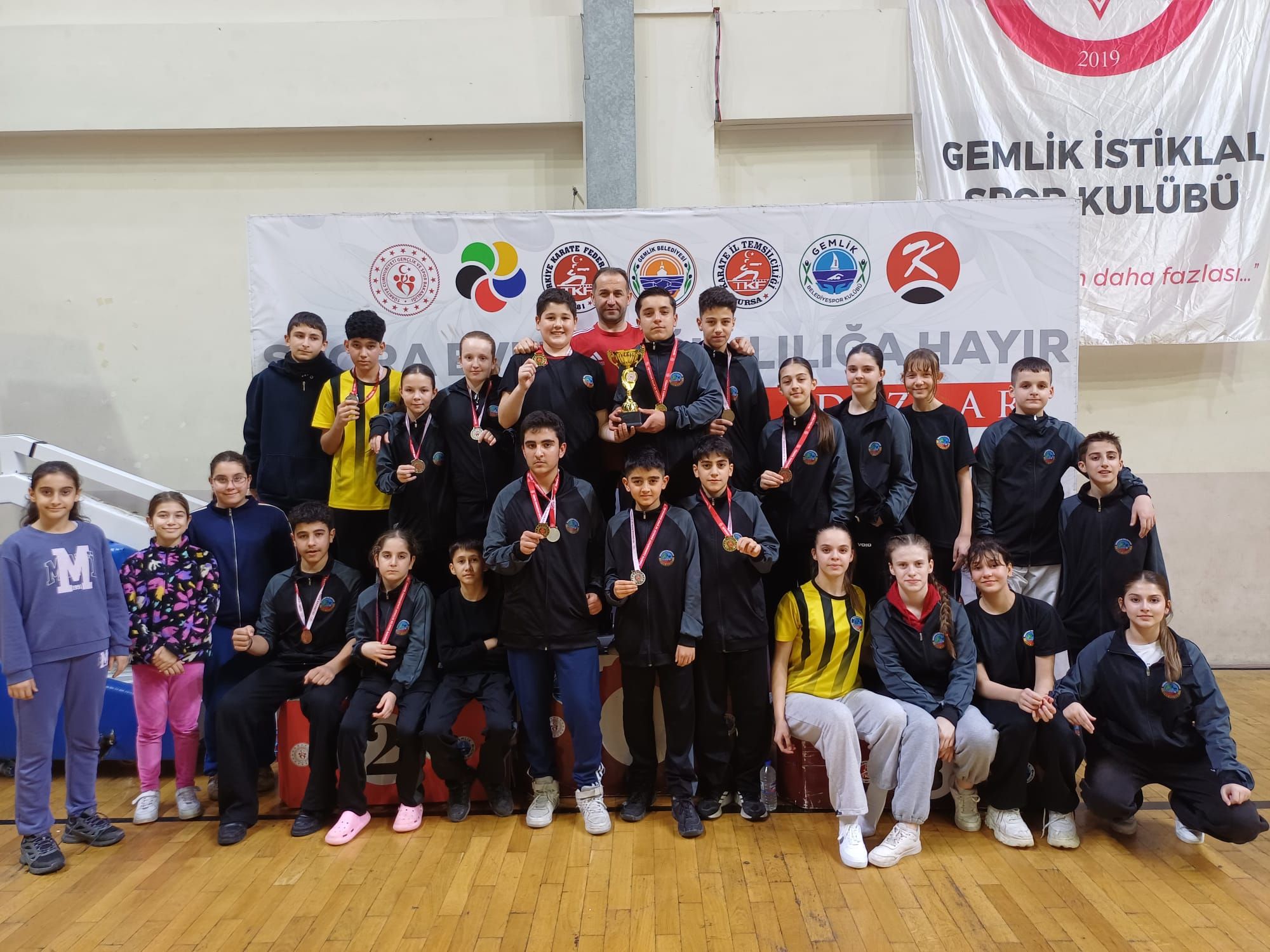 Serdivan Belediyesi Karate Takımı Minik Yıldızlar Şampiyonası’nda Genel Klasman Üçüncüsü Oldu
