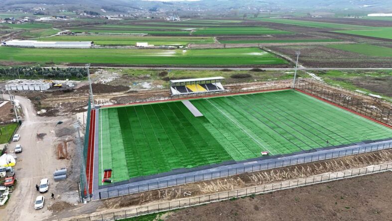 Amatör sporlar için yeni yapım halindeki futbol sahası, Burası amatör sporun merkezi olacak.