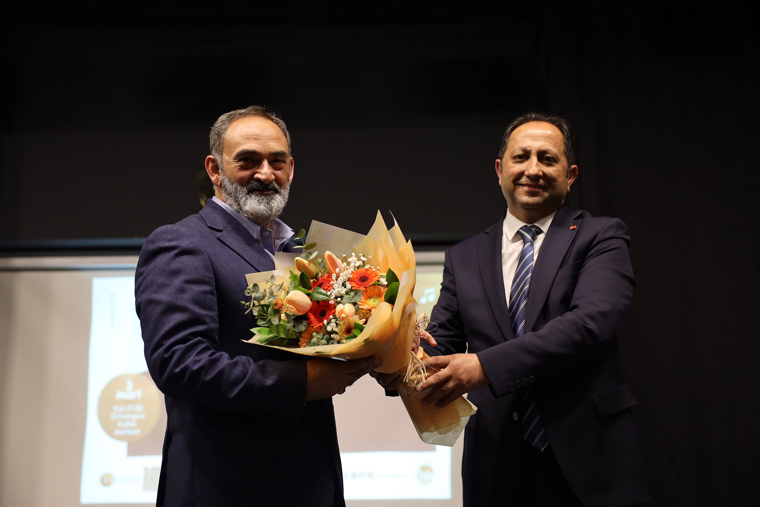 Dursun Ali Erzincanlı, Sakarya Orhangazi Kültür Merkezi'nde Şiir Dinletisiyle Dinleyicilerle Buluştu