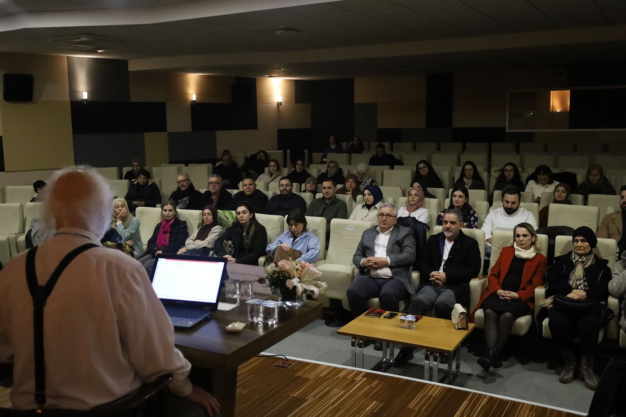 Sakarya’da 'Ruhun Sarayına Girebilmektir' Söyleşisinde Hz. Süleyman ve Belkıs’ın Anlamlı Hikâyesi Konuşuldu