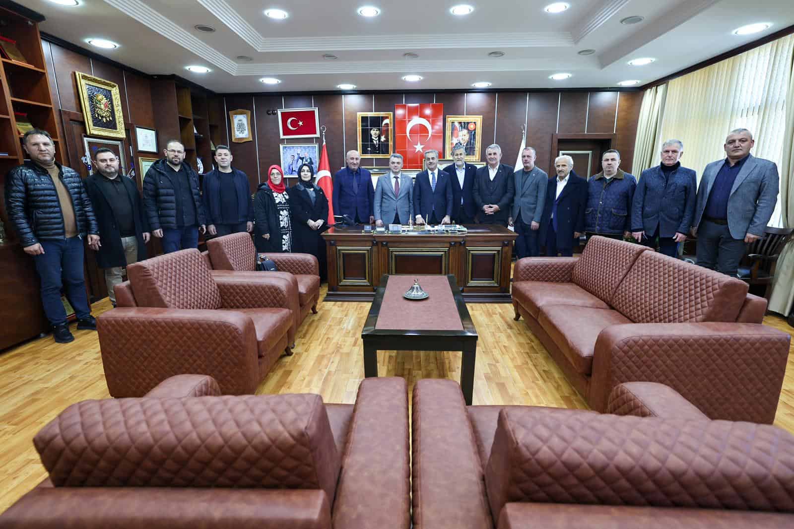 Başkan Yusuf Alemdar Karasu'da Demiryolu Projesinin Bölge Ulaşımına ve Ekonomisine Katkılarını Anlattı