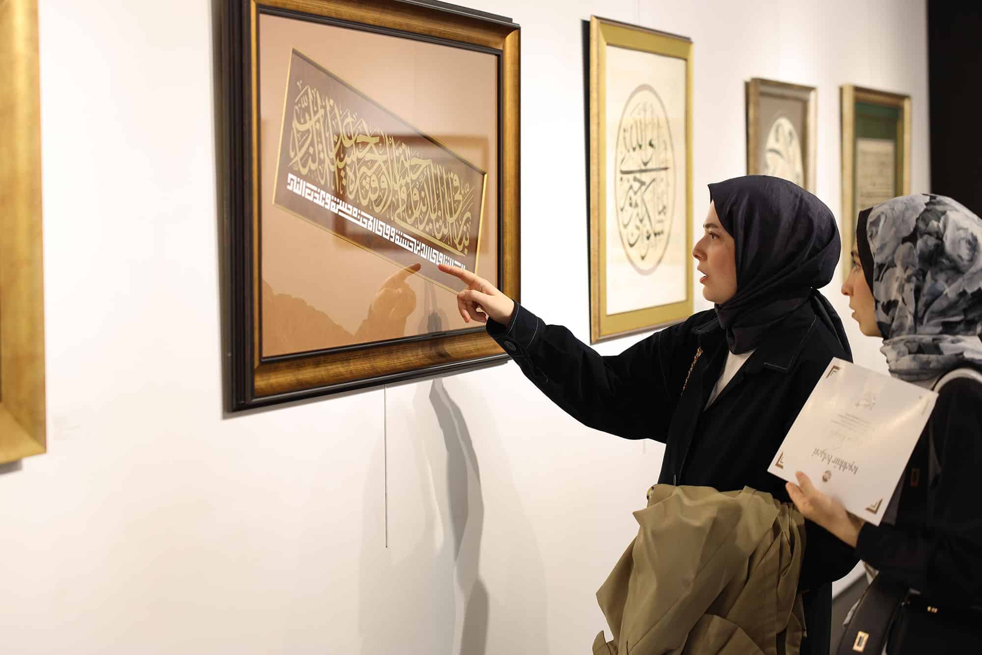 Ofis Sanat Merkezi'nde 'Nebi Mirası: Dua' Hat Sergisi Sanatseverlerle Buluştu