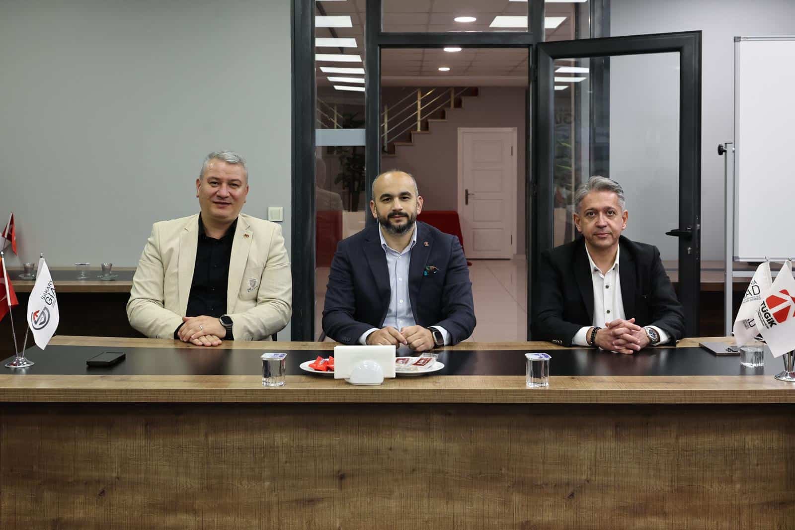 Serdivan’da Belediye Projeleri ve İlçenin Gelişim Vizyonu Sakarya GİAD Programında Değerlendirildi