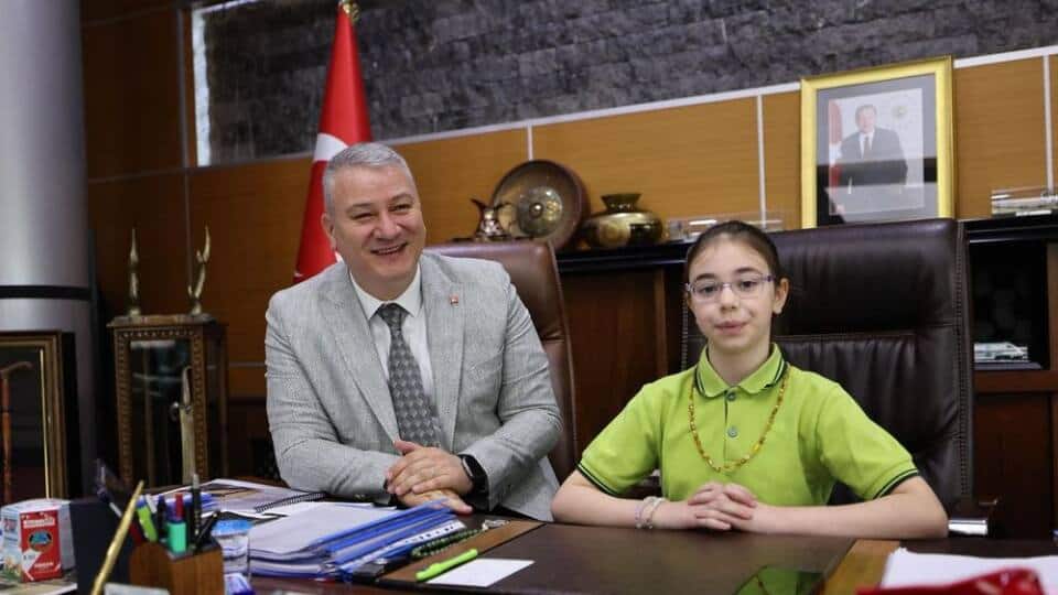 Serdivan’da 23 Nisan’da Belediye Başkanlığı Koltuğu Çocuklara Emanet Edildi