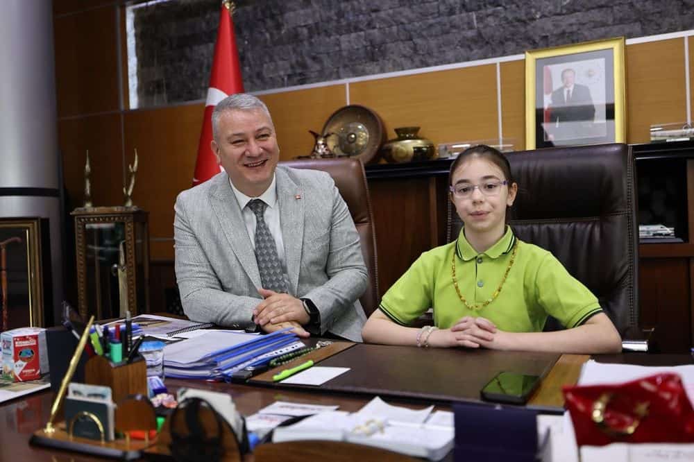 Serdivan’da 23 Nisan’da Belediye Başkanlığı Koltuğu Çocuklara Emanet Edildi