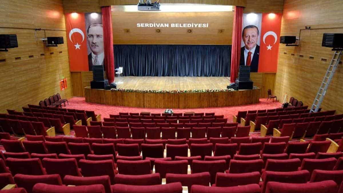 Serdivan Kongre Salonu Yenilenen Donanımıyla Etkinliklere Hazır Hale Geldi