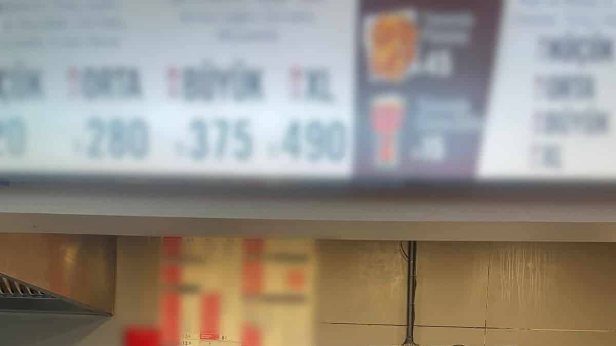 Serdivan Belediyesi, Yabancı Cisim İhbarı Sonrası Gıda İşletmesinde Detaylı Kontrol Gerçekleştirdi