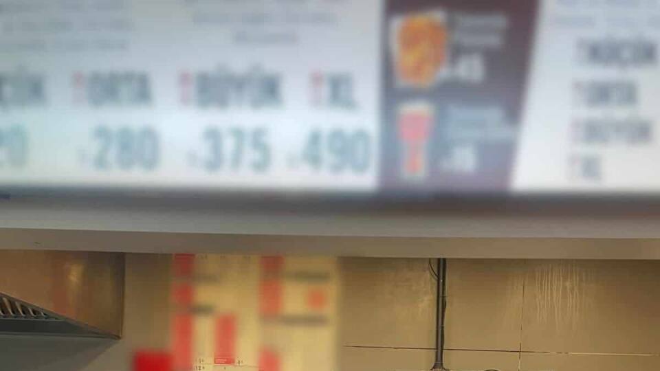 Serdivan Belediyesi, Yabancı Cisim İhbarı Sonrası Gıda İşletmesinde Detaylı Kontrol Gerçekleştirdi