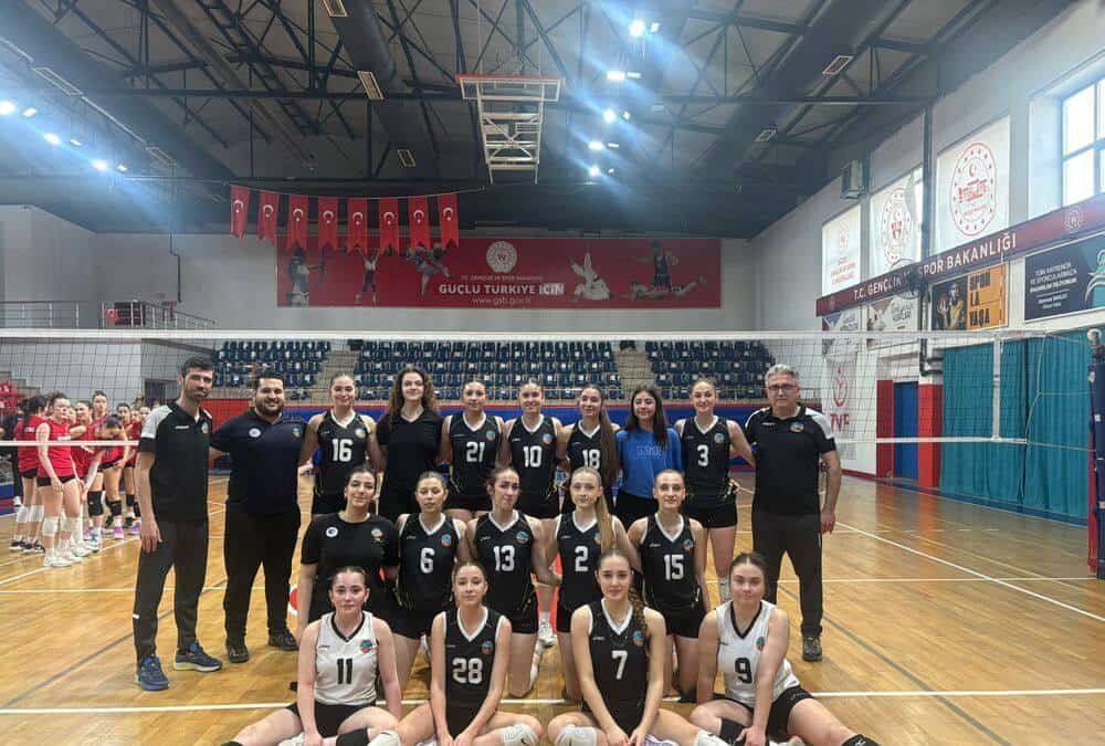 Serdivan Belediyesi Genç Kızlar Voleybol Takımı Düzce’de Başarıyla Yarı Finale Yükseldi