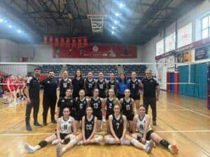 Serdivan Belediyesi Genç Kızlar Voleybol Takımı Düzce’de Başarıyla Yarı Finale Yükseldi