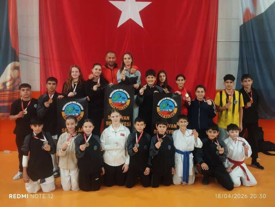 Serdivan Belediyesi Karate Takımı, 23 Nisan Şampiyonası’nda İlçeye 25 Madalya Getirdi